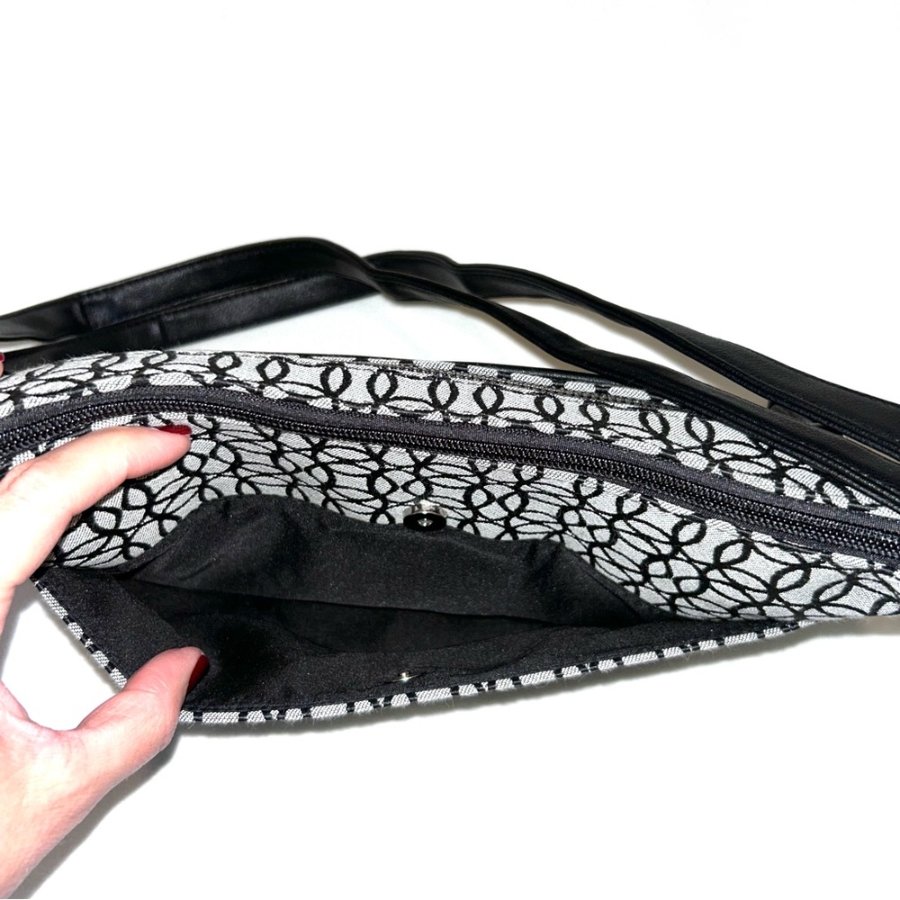 Time and Tru Geometric Black and White Shoulder Bag - Picture 8 of 9